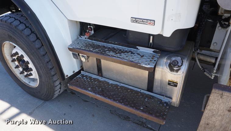 image for item DF1968 2010 Freightliner Business Class M2 digger derrick truck