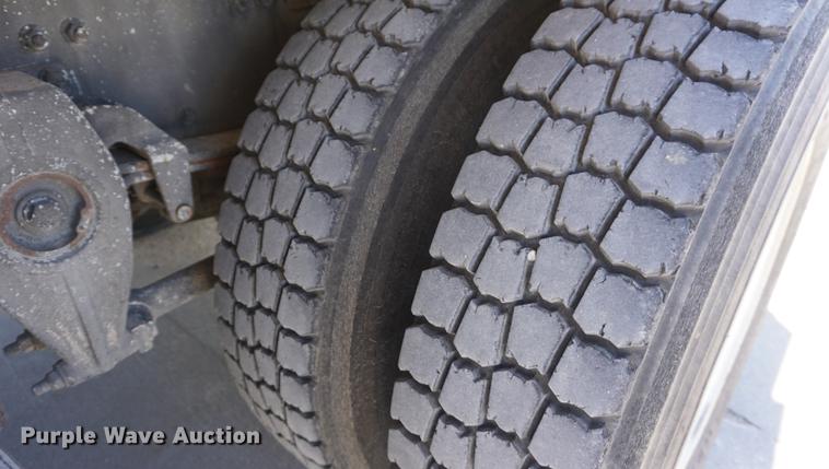 image for item DF1968 2010 Freightliner Business Class M2 digger derrick truck