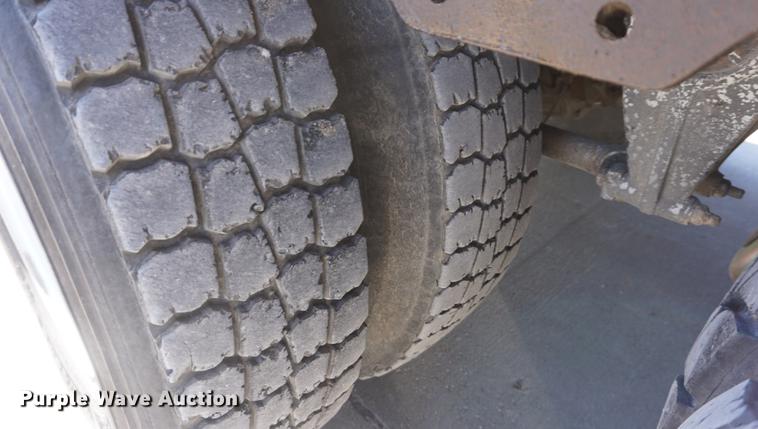 image for item DF1968 2010 Freightliner Business Class M2 digger derrick truck