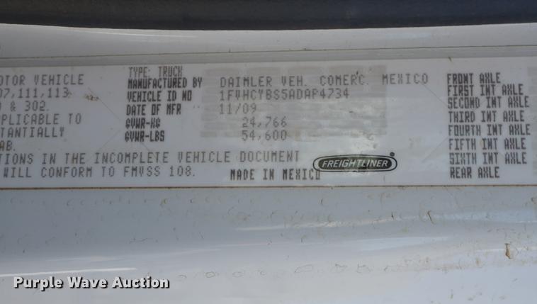 image for item DF1968 2010 Freightliner Business Class M2 digger derrick truck