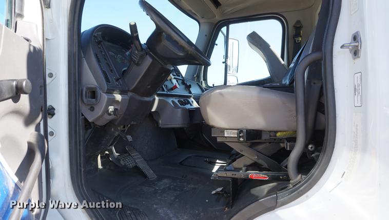 image for item DF1969 2010 Freightliner Business Class M2 bucket truck