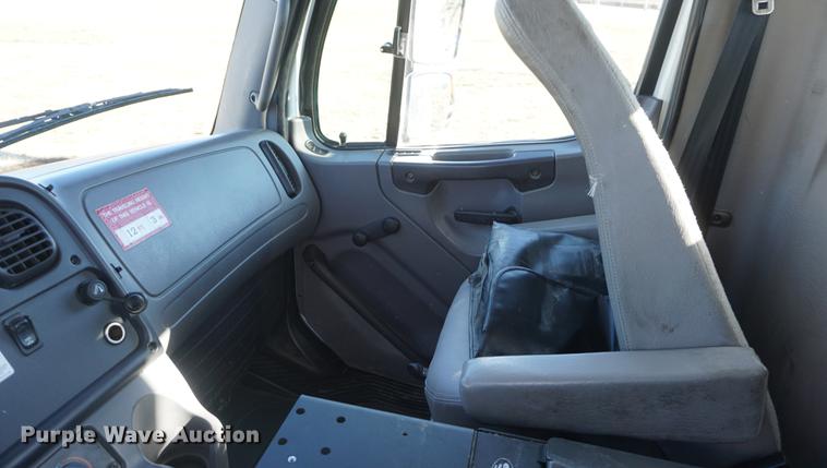 image for item DF1969 2010 Freightliner Business Class M2 bucket truck