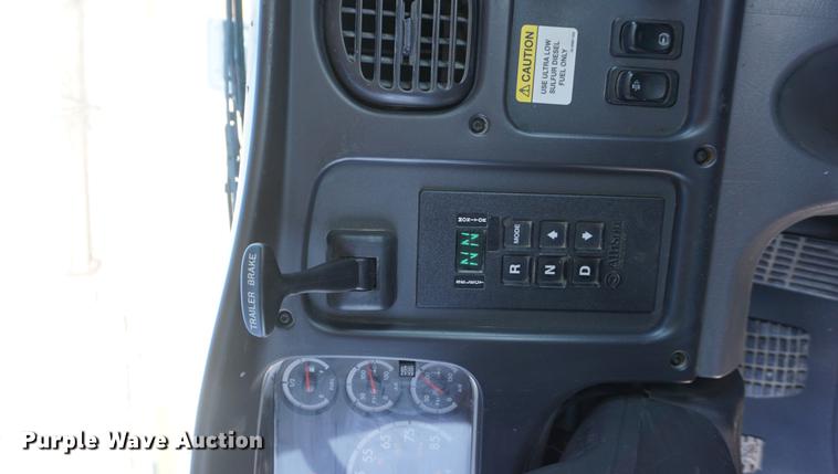 image for item DF1969 2010 Freightliner Business Class M2 bucket truck