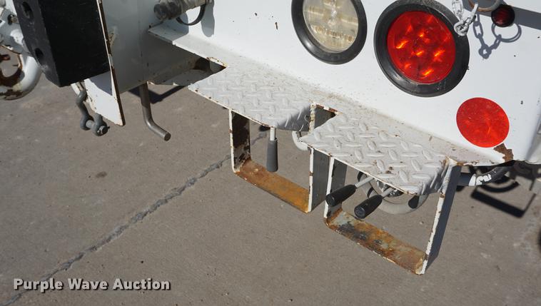 image for item DF1969 2010 Freightliner Business Class M2 bucket truck