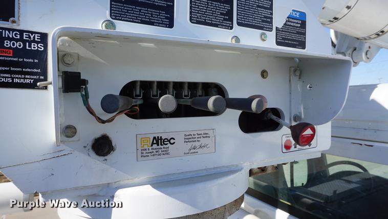 image for item DF1969 2010 Freightliner Business Class M2 bucket truck