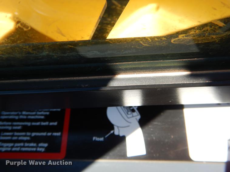 image for item DF2041 2012 John Deere 333D skid steer