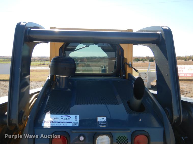 image for item DF2041 2012 John Deere 333D skid steer