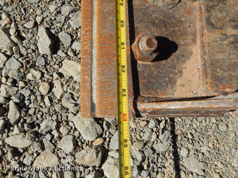 image for item DF2041 2012 John Deere 333D skid steer