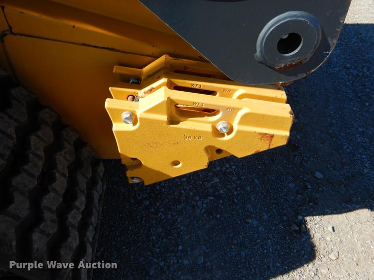 image for item DF2041 2012 John Deere 333D skid steer