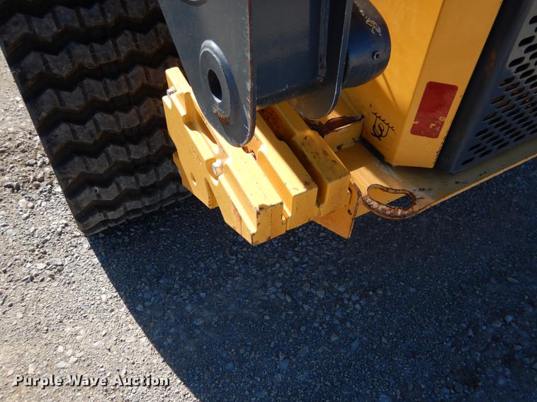 image for item DF2041 2012 John Deere 333D skid steer