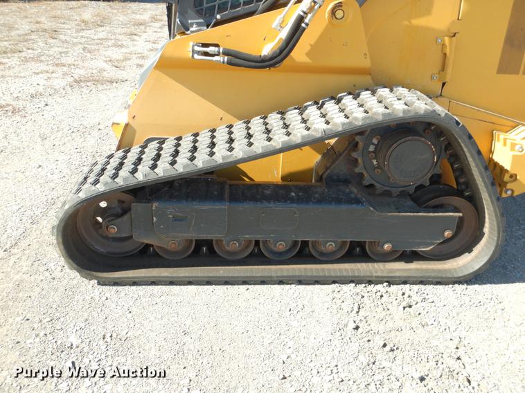 image for item DF2041 2012 John Deere 333D skid steer