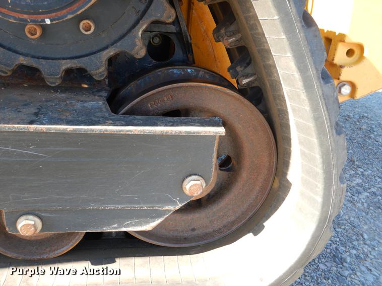 image for item DF2041 2012 John Deere 333D skid steer