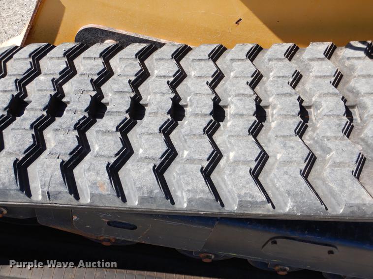 image for item DF2041 2012 John Deere 333D skid steer