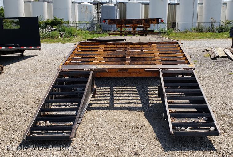 image for item DF2403 1987 equipment trailer