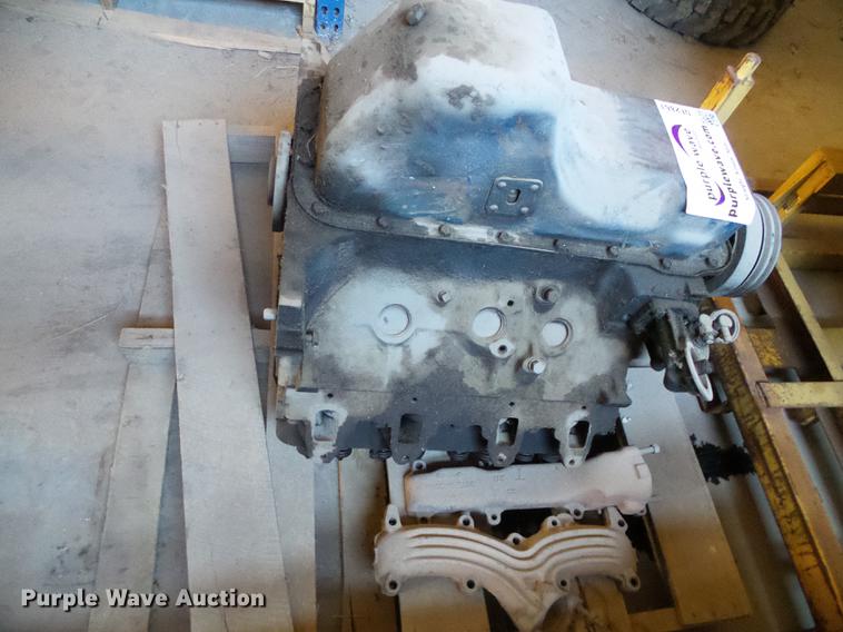 image for item DF2861 Ford V8 gas engine