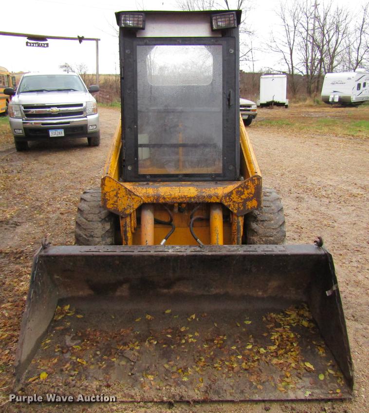 image for item DF3884 1988 Mustang 342 skid steer