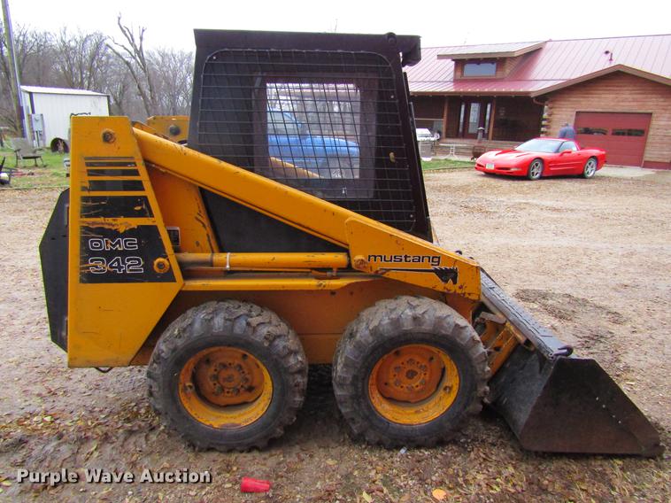 image for item DF3884 1988 Mustang 342 skid steer