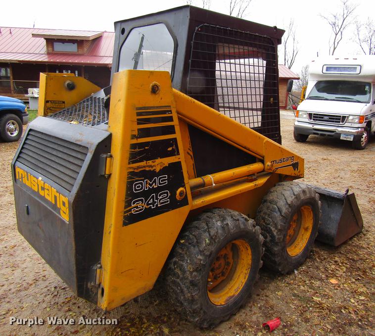 image for item DF3884 1988 Mustang 342 skid steer