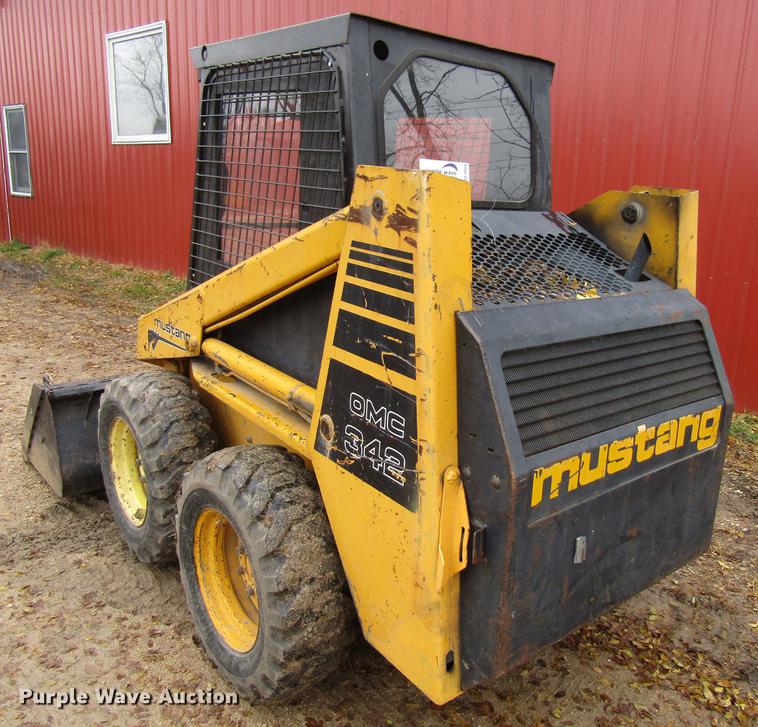 image for item DF3884 1988 Mustang 342 skid steer