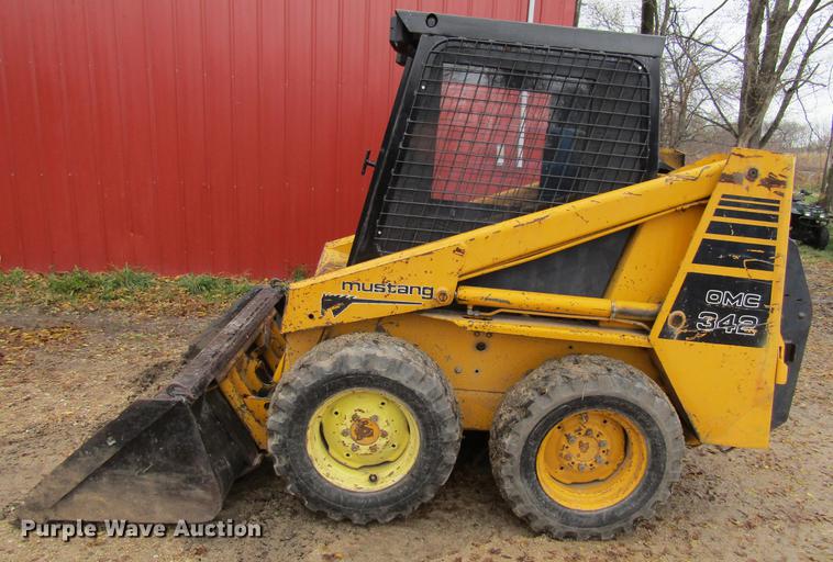 image for item DF3884 1988 Mustang 342 skid steer
