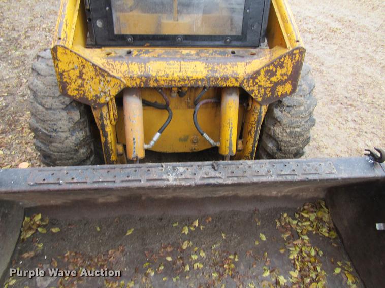 image for item DF3884 1988 Mustang 342 skid steer