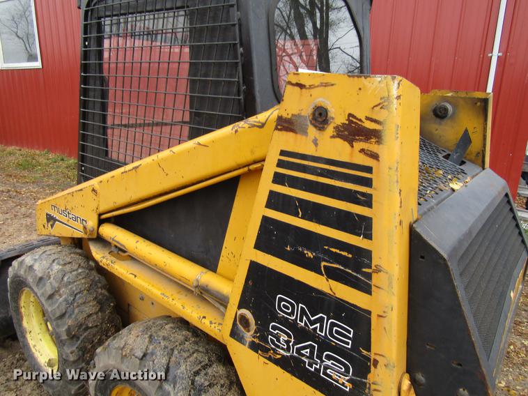 image for item DF3884 1988 Mustang 342 skid steer