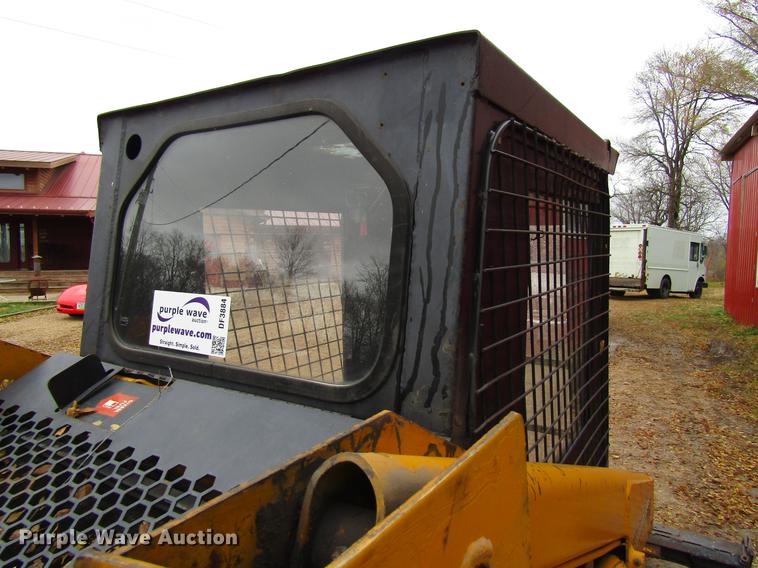 image for item DF3884 1988 Mustang 342 skid steer