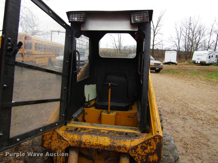 image for item DF3884 1988 Mustang 342 skid steer
