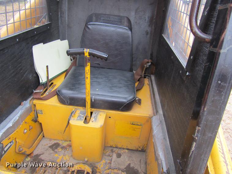 image for item DF3884 1988 Mustang 342 skid steer