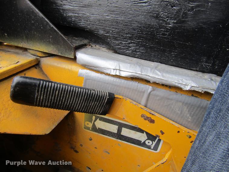 image for item DF3884 1988 Mustang 342 skid steer