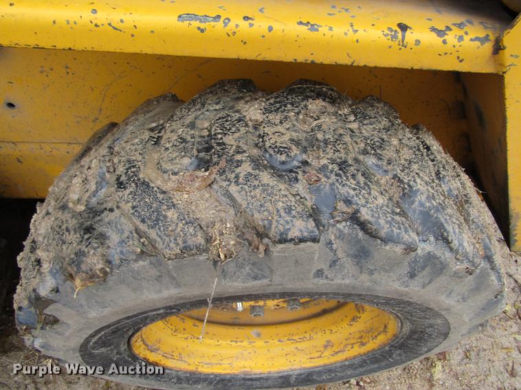 image for item DF3884 1988 Mustang 342 skid steer