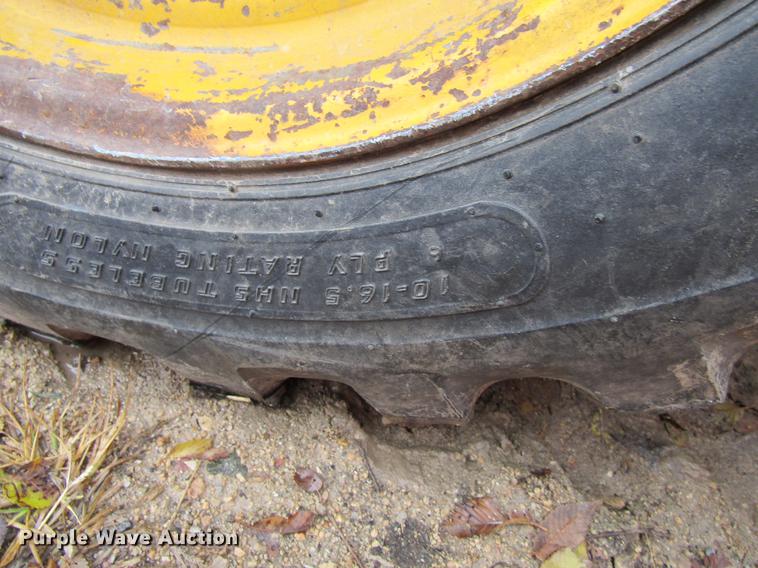 image for item DF3884 1988 Mustang 342 skid steer