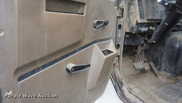 image for item DI9253 1991 International 8300 truck cab and chassis