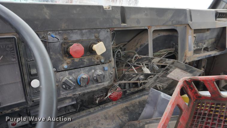 image for item DI9253 1991 International 8300 truck cab and chassis