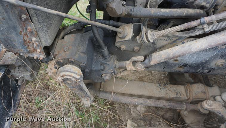 image for item DI9253 1991 International 8300 truck cab and chassis