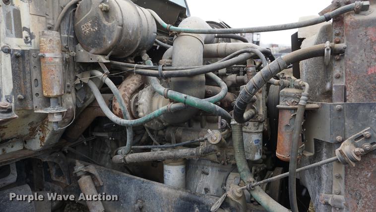 image for item DI9253 1991 International 8300 truck cab and chassis