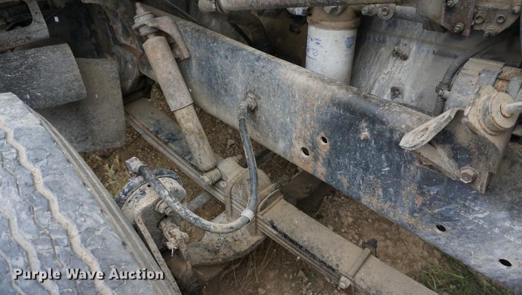 image for item DI9253 1991 International 8300 truck cab and chassis