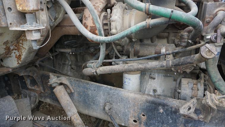 image for item DI9253 1991 International 8300 truck cab and chassis