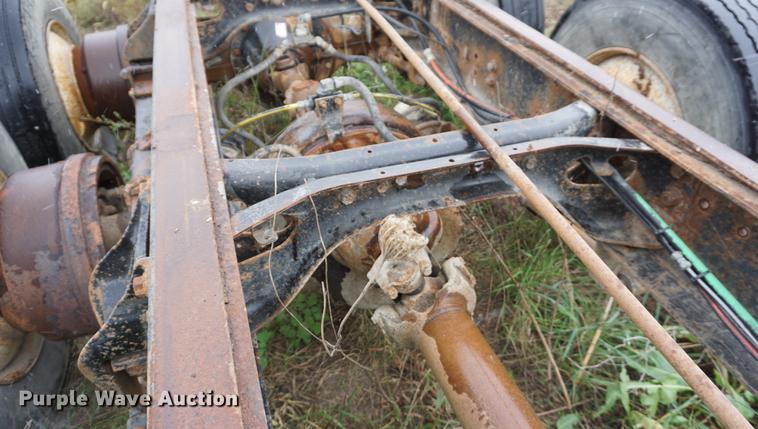 image for item DI9253 1991 International 8300 truck cab and chassis