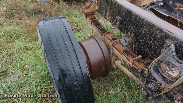 image for item DI9253 1991 International 8300 truck cab and chassis