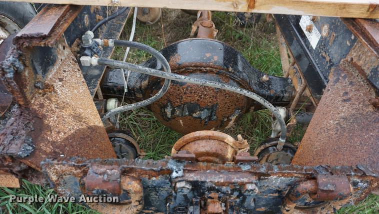 image for item DI9253 1991 International 8300 truck cab and chassis