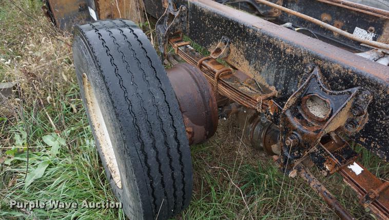 image for item DI9253 1991 International 8300 truck cab and chassis