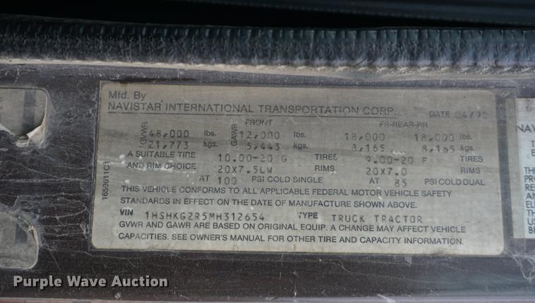 image for item DI9253 1991 International 8300 truck cab and chassis