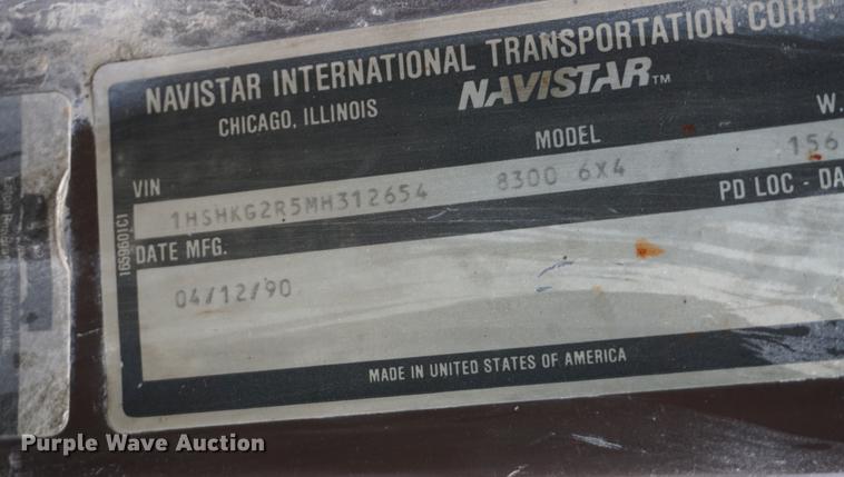 image for item DI9253 1991 International 8300 truck cab and chassis