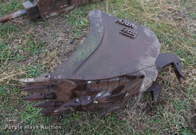 image for item DI9258 Wain Roy 18"W ripper bucket