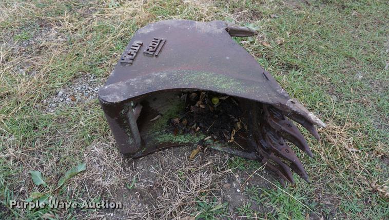 image for item DI9258 Wain Roy 18"W ripper bucket