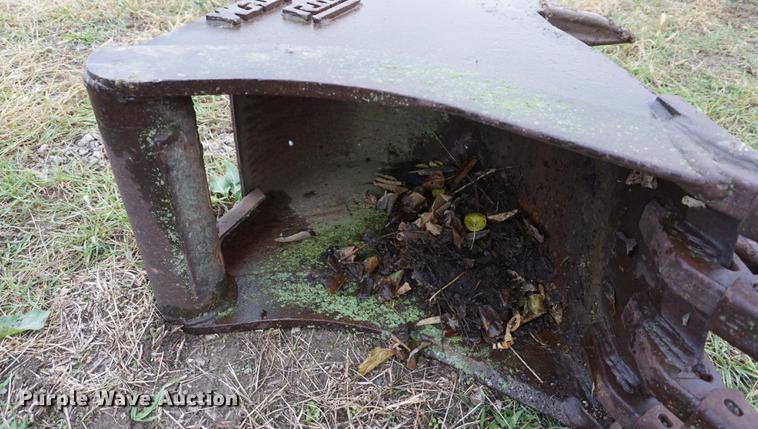 image for item DI9258 Wain Roy 18"W ripper bucket