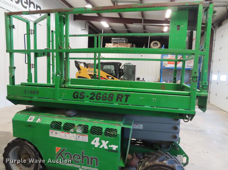 image for item DN9159 2010 Genie GS-2668RT scissor lift