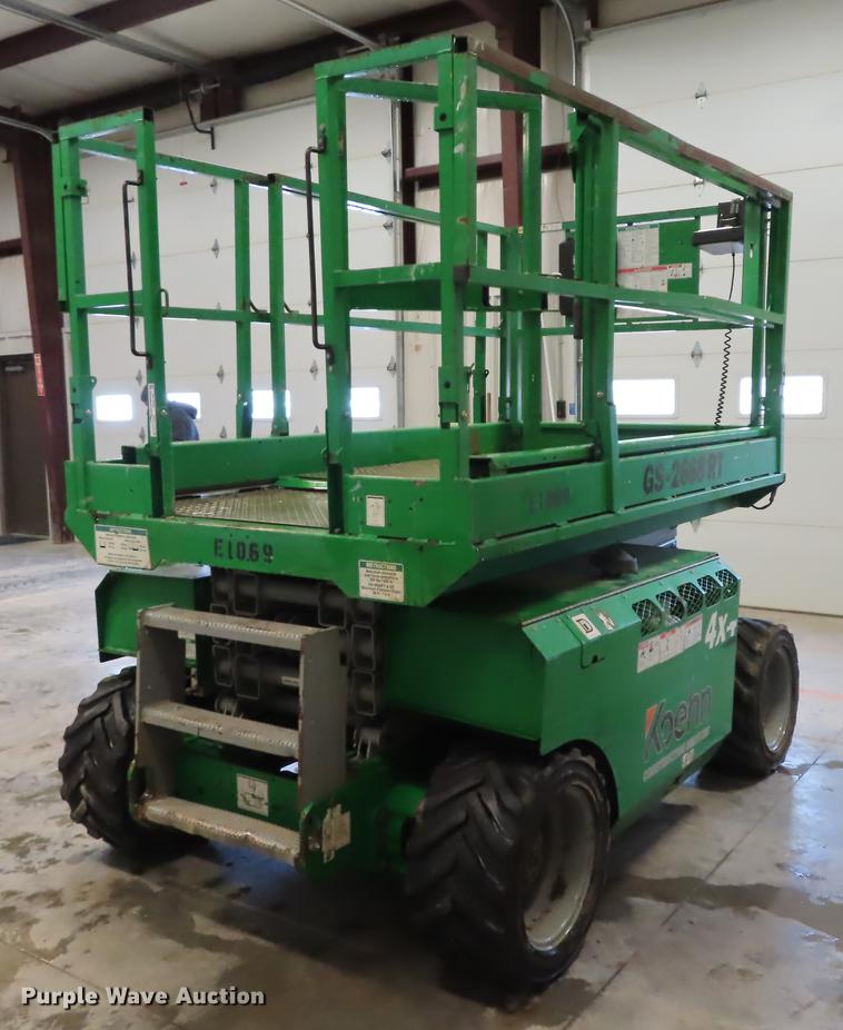 image for item DN9159 2010 Genie GS-2668RT scissor lift