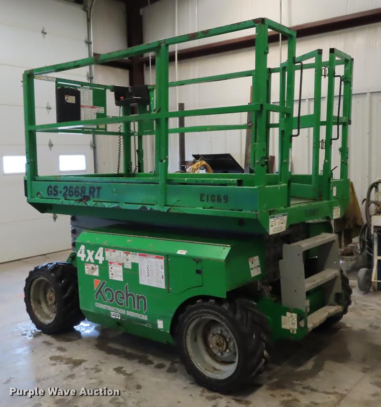 image for item DN9159 2010 Genie GS-2668RT scissor lift